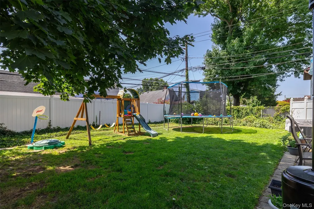6 Downhill Lane Wantagh NY 11793