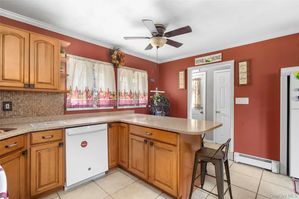 6 Downhill Lane Wantagh NY 11793
