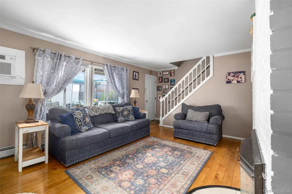 6 Downhill Lane Wantagh NY 11793