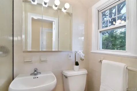 466 California Road Bronxville NY 10708