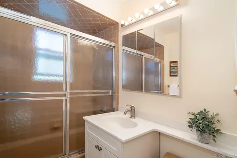 466 California Road Bronxville NY 10708