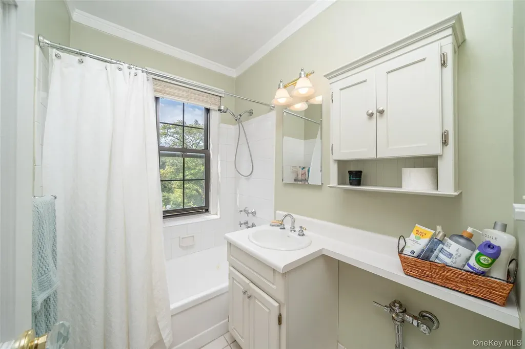 180 Garth Road Scarsdale NY 10583
