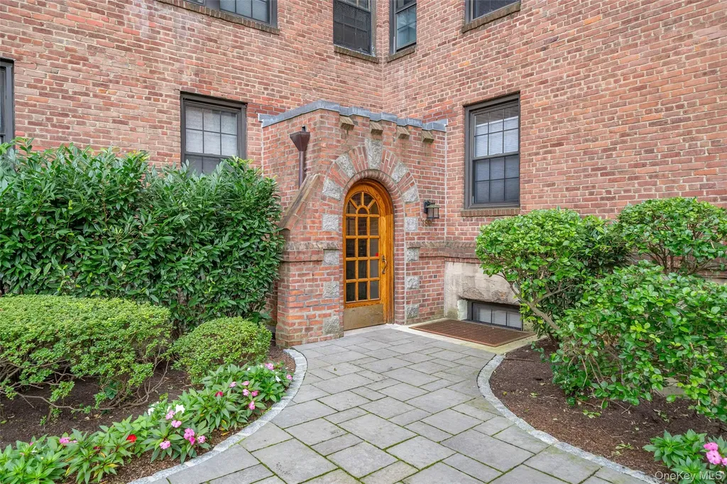 180 Garth Road Scarsdale NY 10583