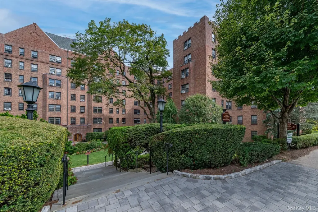 180 Garth Road Scarsdale NY 10583