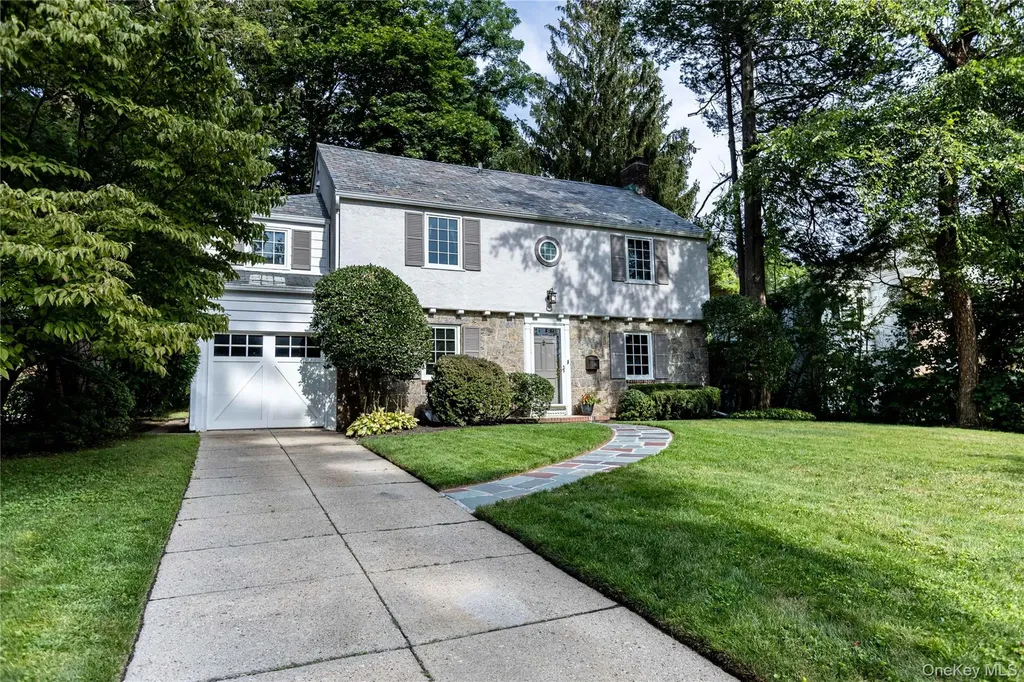 20 Mill Spring Road Manhasset NY 11030