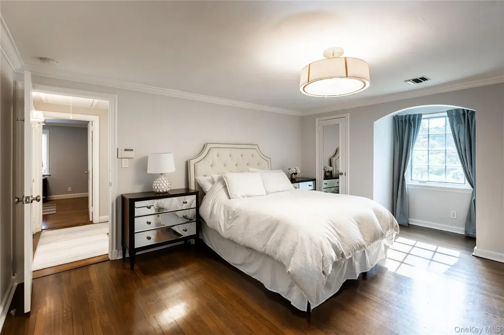 20 Mill Spring Road Manhasset NY 11030