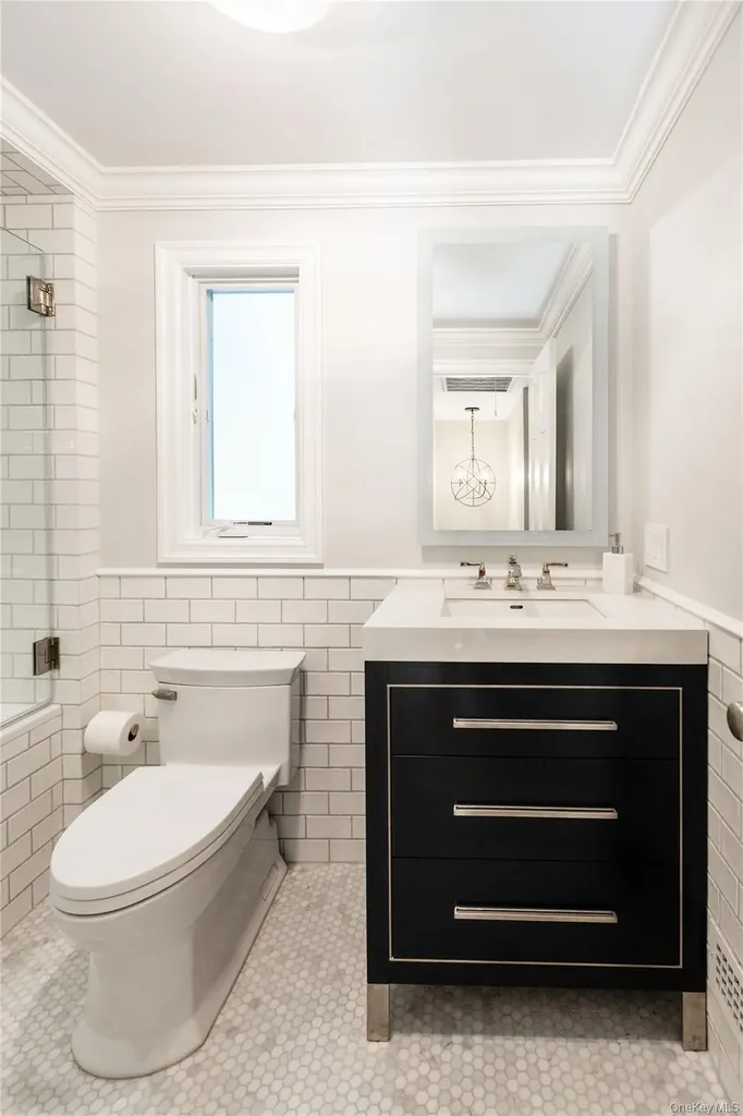20 Mill Spring Road Manhasset NY 11030