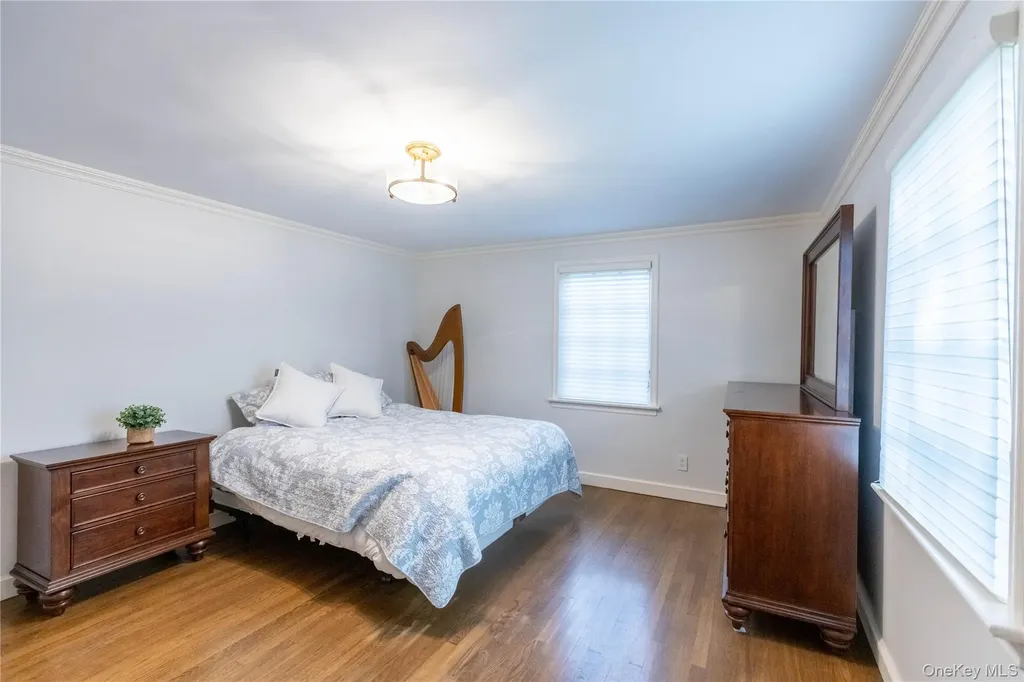 20 Mill Spring Road Manhasset NY 11030