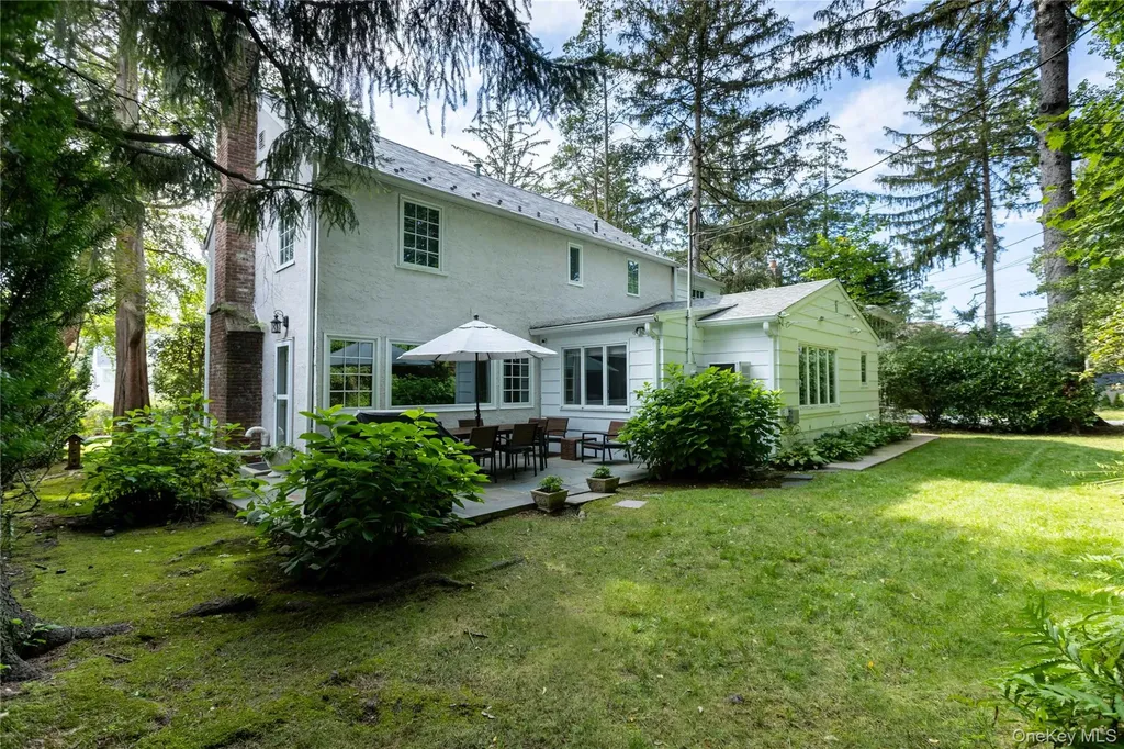 20 Mill Spring Road Manhasset NY 11030