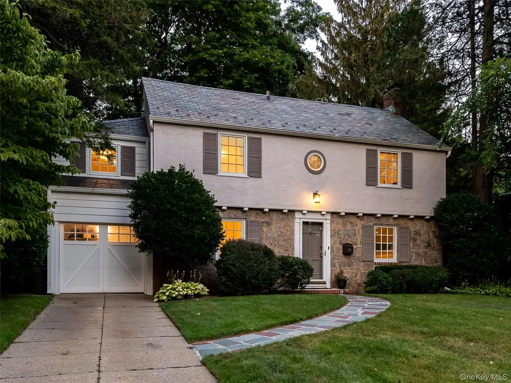 20 Mill Spring Road Manhasset NY 11030