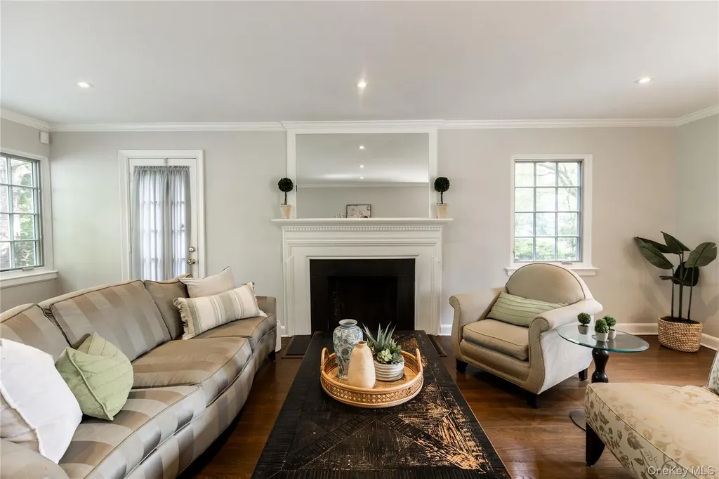 20 Mill Spring Road Manhasset NY 11030