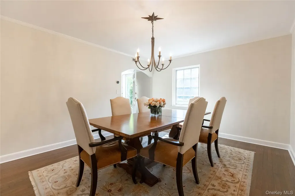 20 Mill Spring Road Manhasset NY 11030