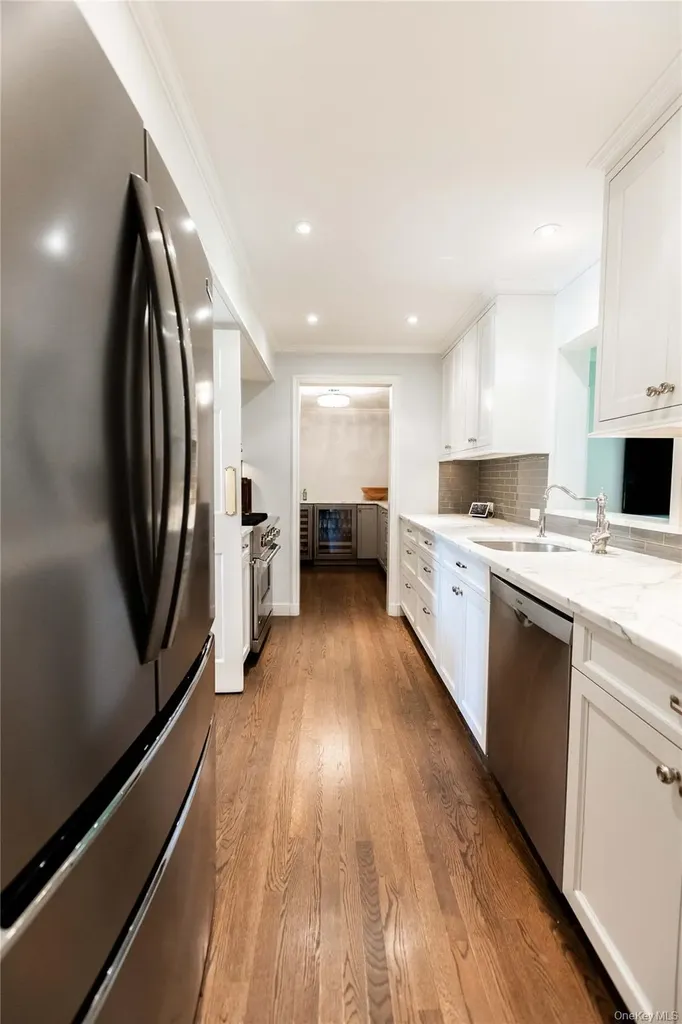 20 Mill Spring Road Manhasset NY 11030