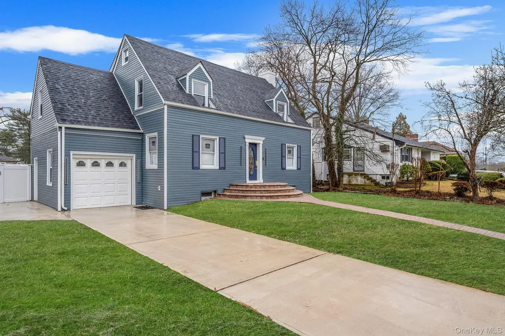 255 Moore Avenue Freeport NY 11520