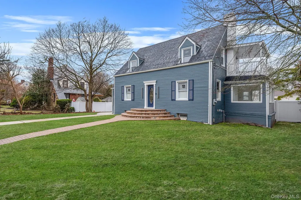 255 Moore Avenue Freeport NY 11520