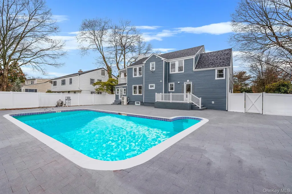 255 Moore Avenue Freeport NY 11520