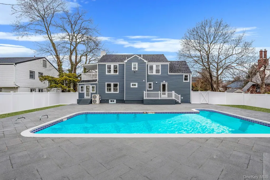 255 Moore Avenue Freeport NY 11520
