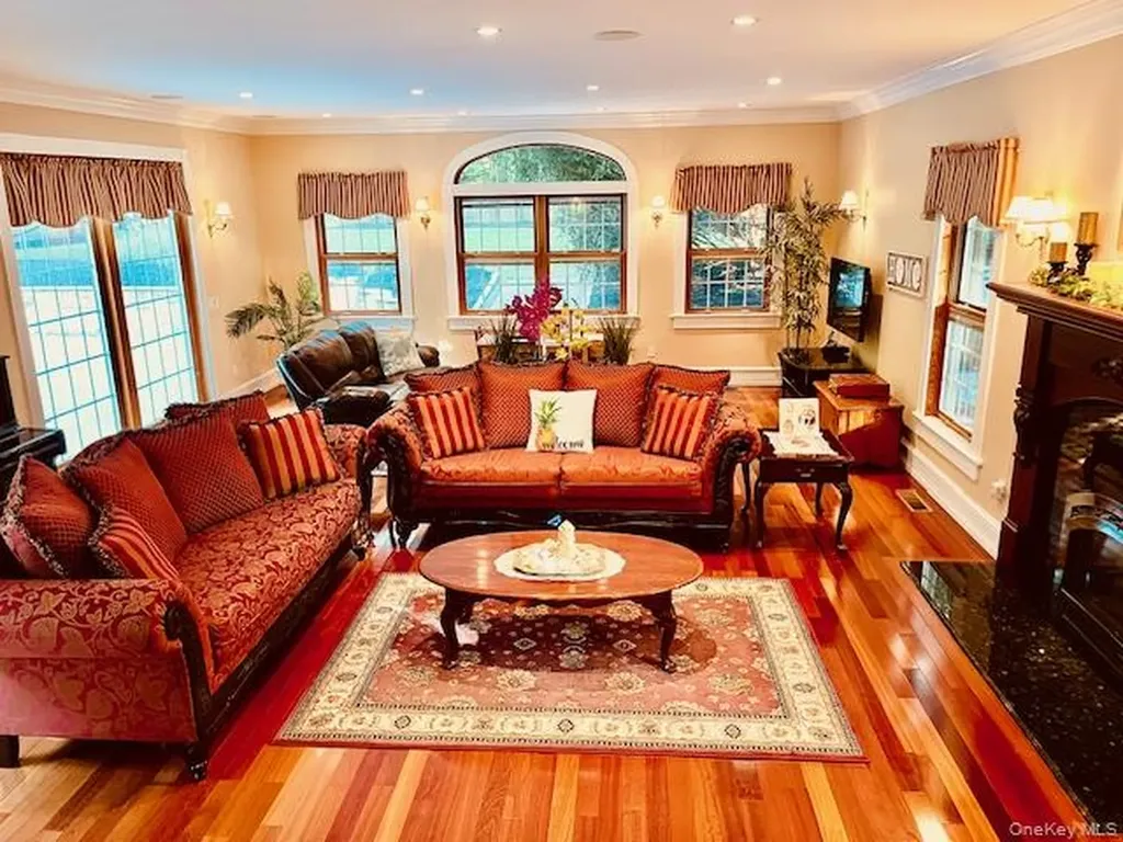 48 River Heights Drive Smithtown NY 11787
