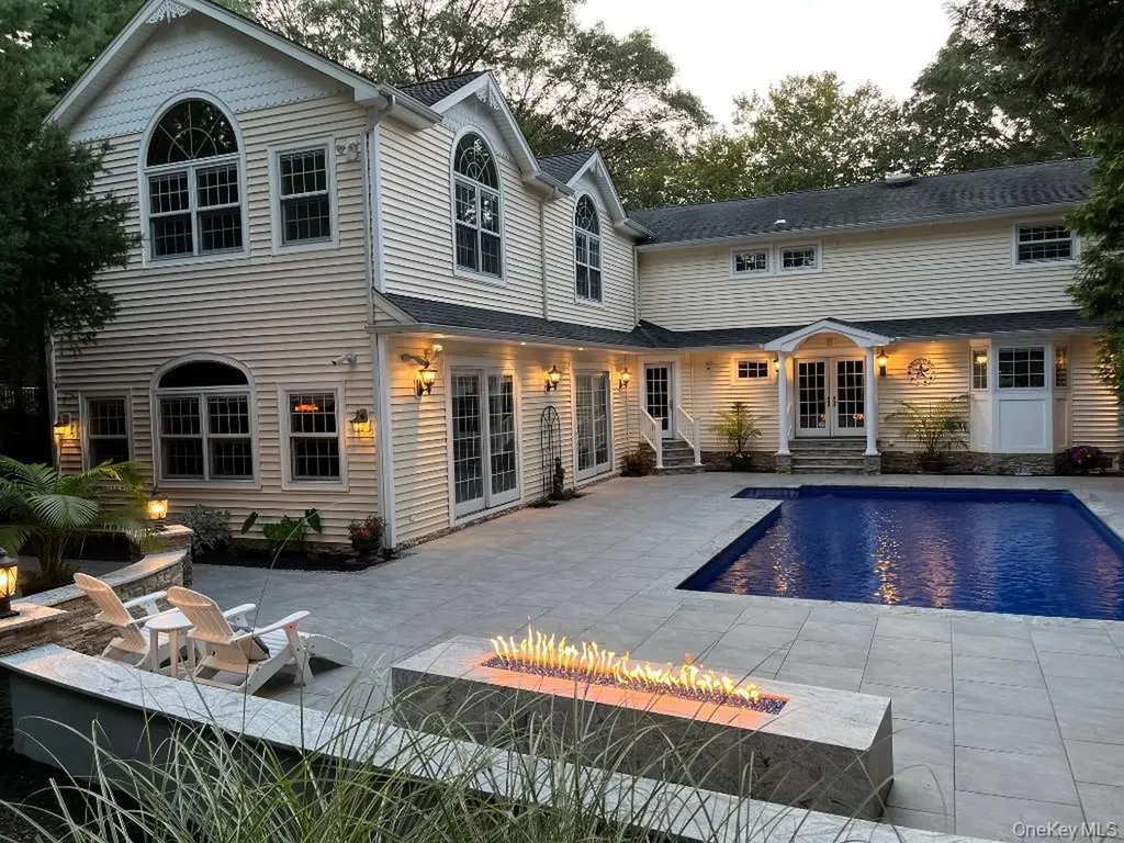 48 River Heights Drive Smithtown NY 11787