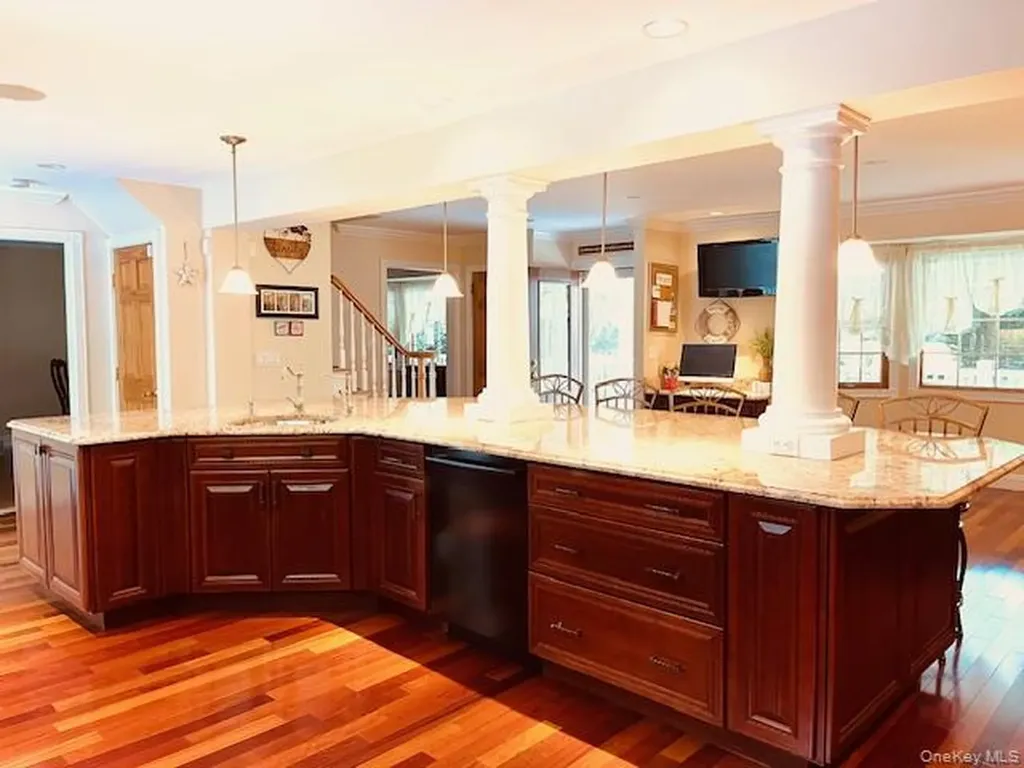 48 River Heights Drive Smithtown NY 11787