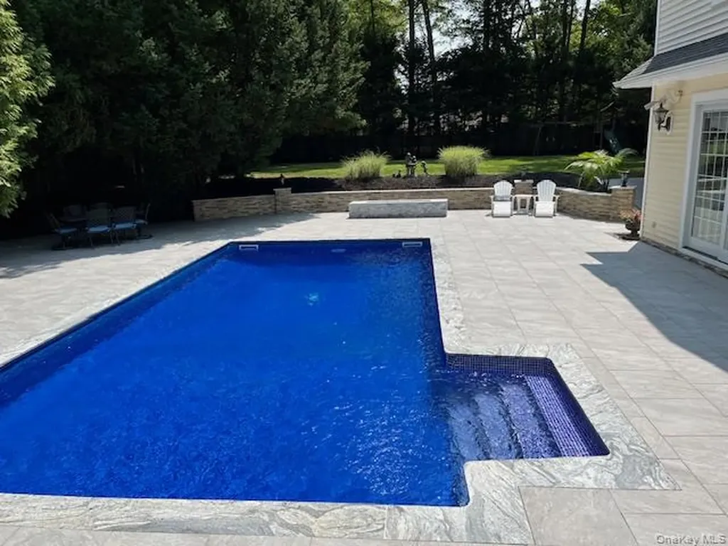 48 River Heights Drive Smithtown NY 11787