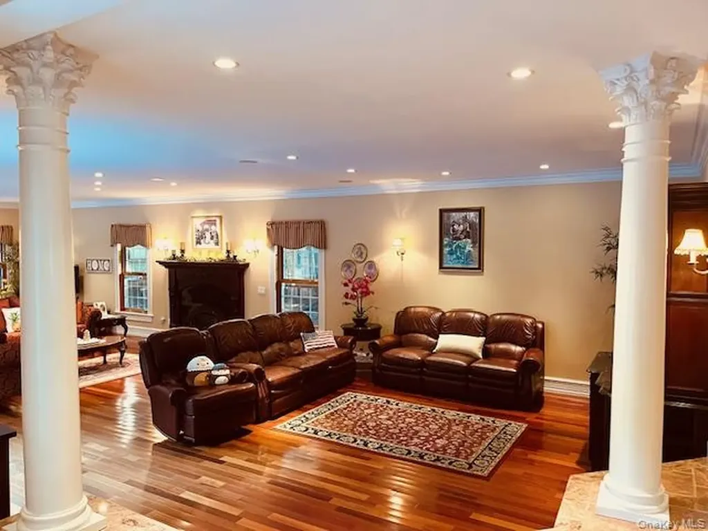 48 River Heights Drive Smithtown NY 11787