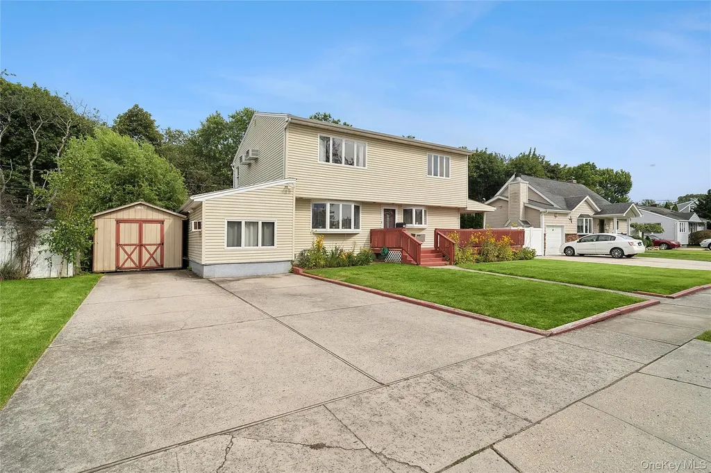 79 Elizabeth Drive Bethpage NY 11714