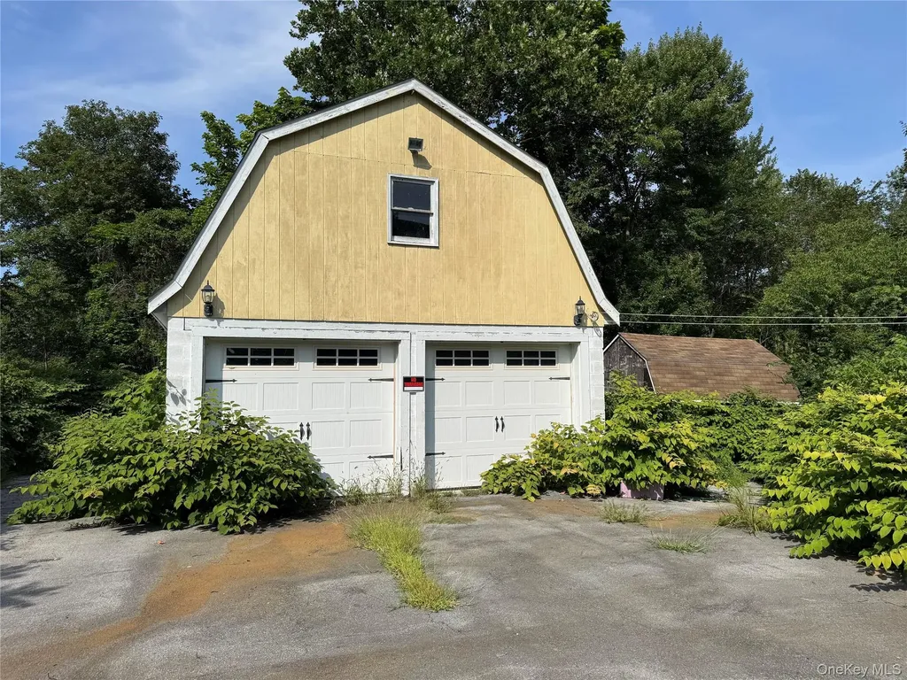 33 County Highway 17 Thompson Ridge NY 10985