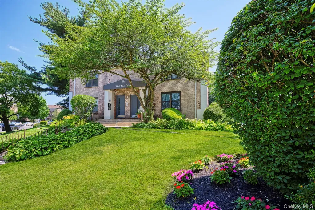 29 West Mill Drive Great Neck NY 11021