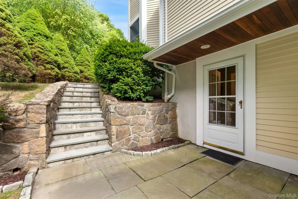 8 Crecco Place Mahopac NY 10541