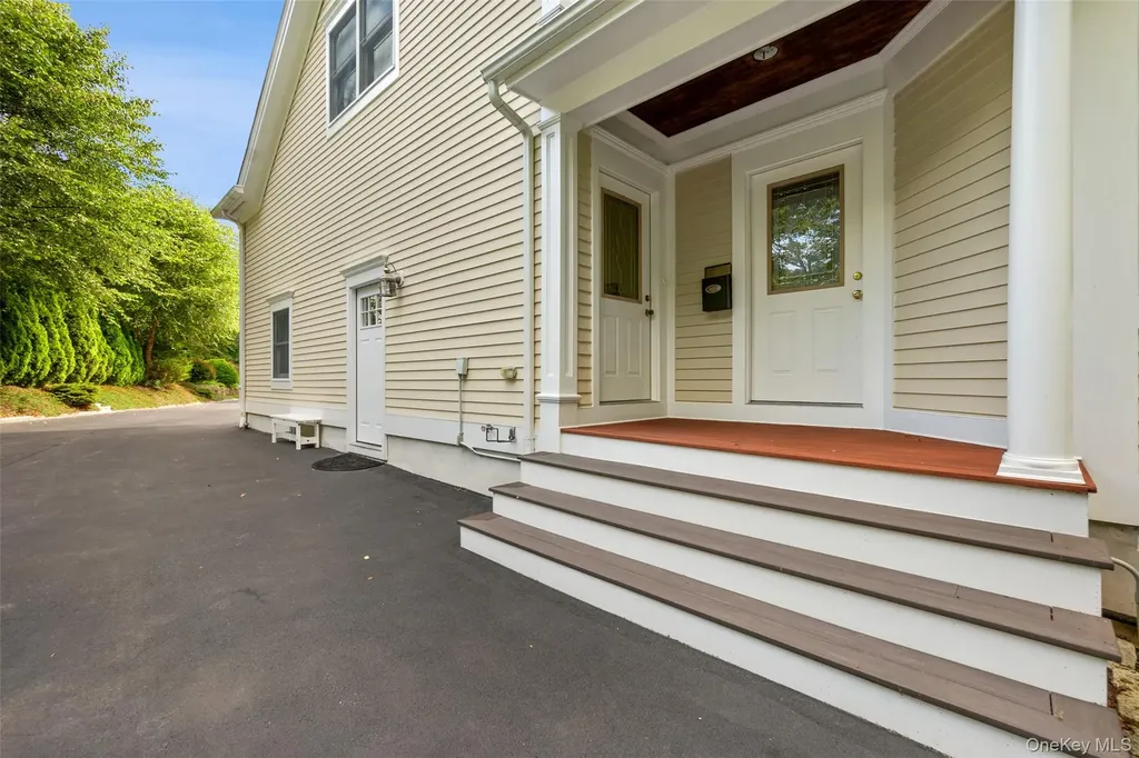 8 Crecco Place Mahopac NY 10541