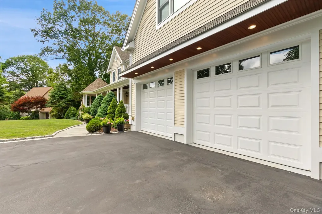 8 Crecco Place Mahopac NY 10541