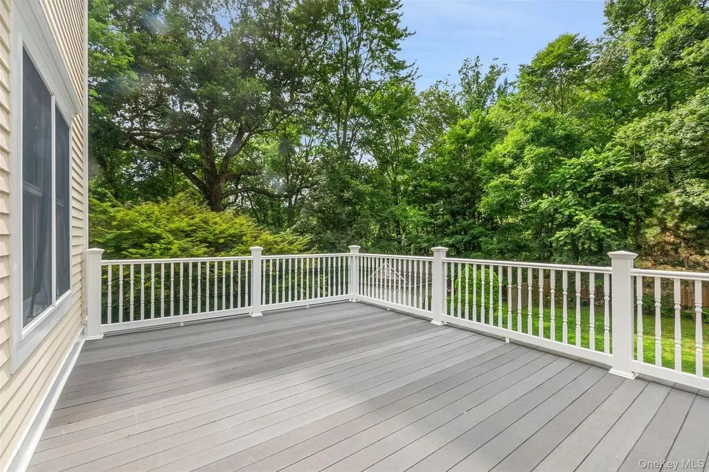 8 Crecco Place Mahopac NY 10541