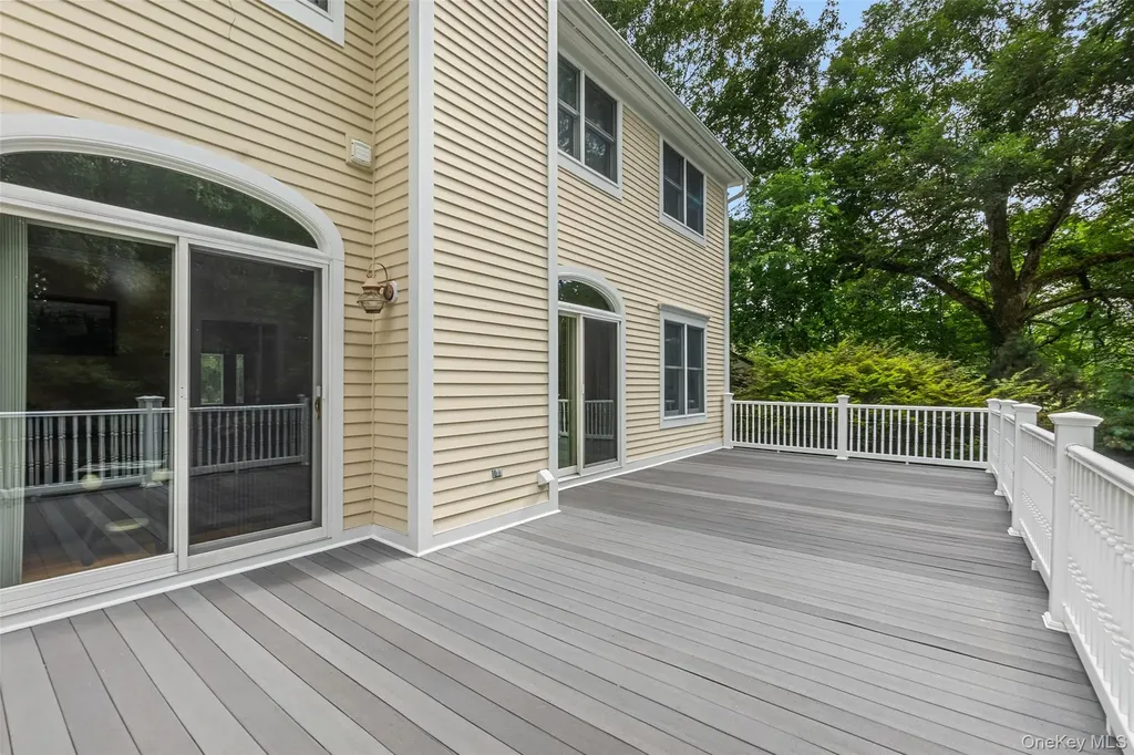 8 Crecco Place Mahopac NY 10541