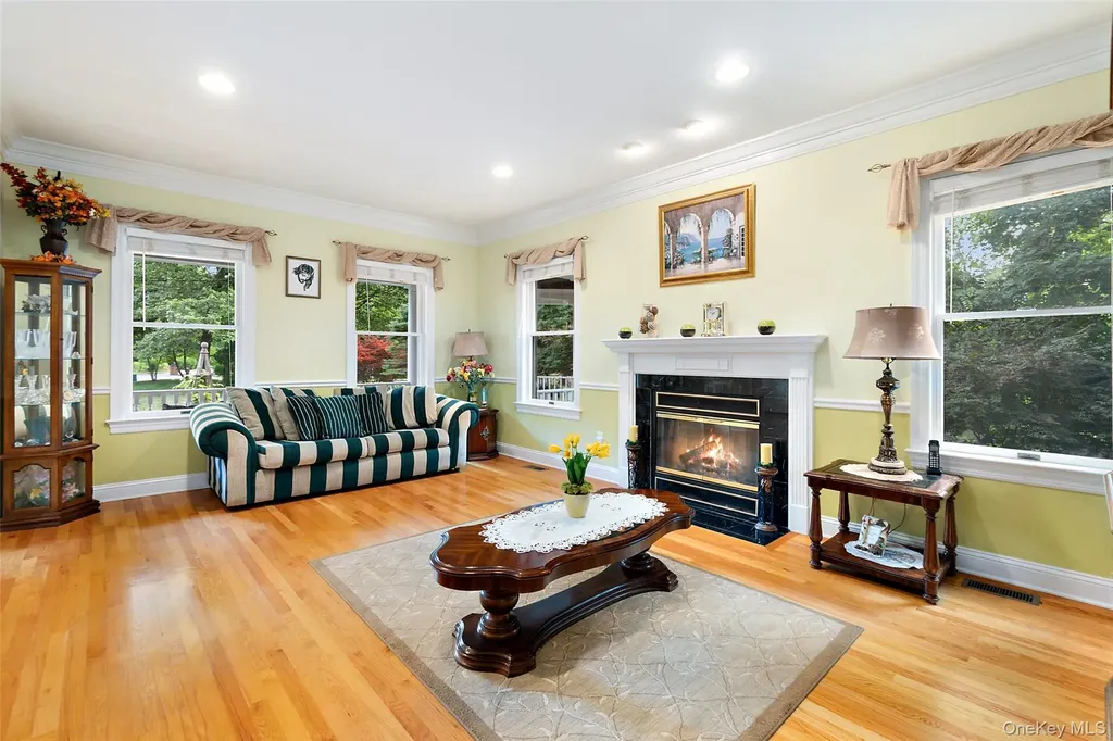 8 Crecco Place Mahopac NY 10541