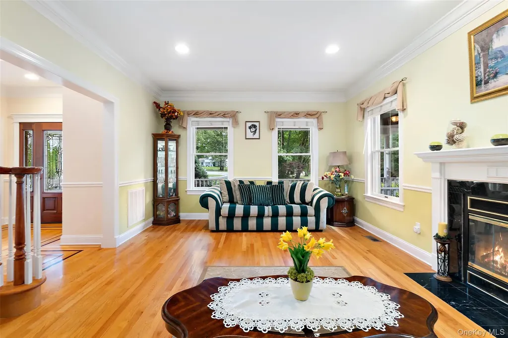 8 Crecco Place Mahopac NY 10541
