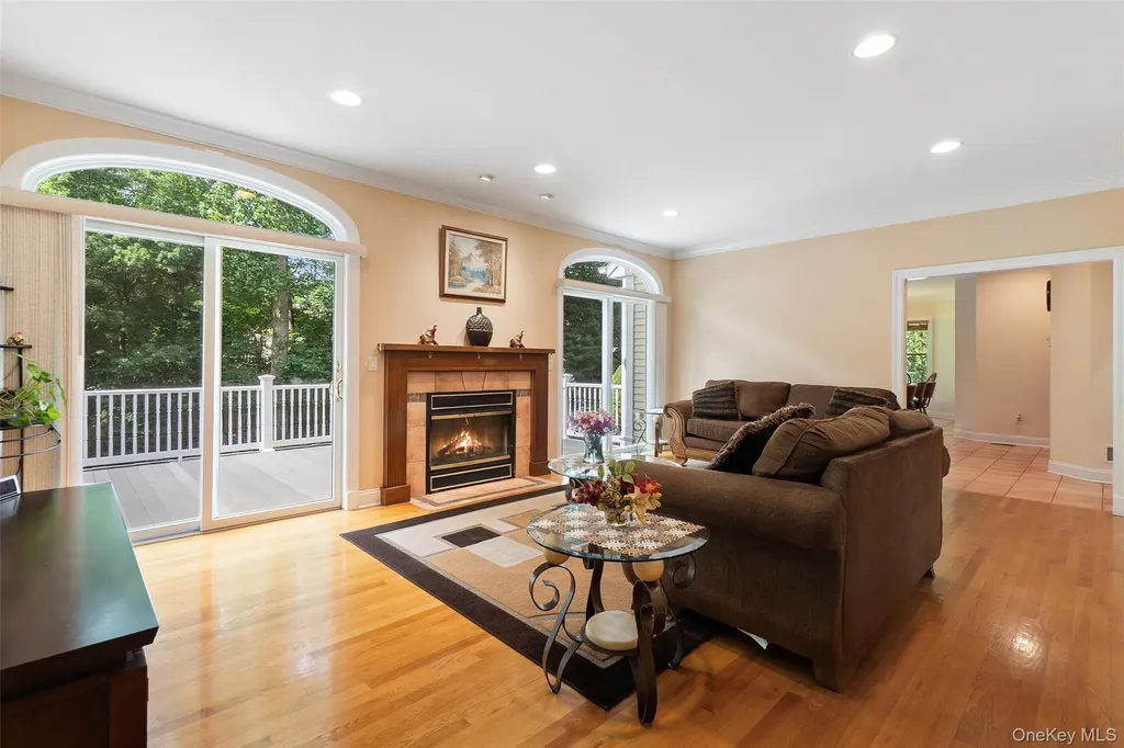 8 Crecco Place Mahopac NY 10541