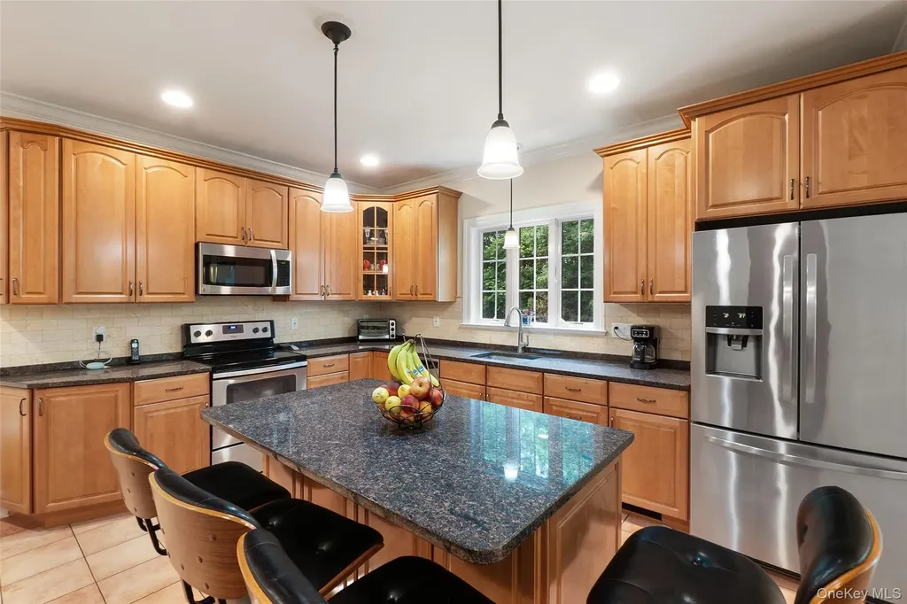 8 Crecco Place Mahopac NY 10541