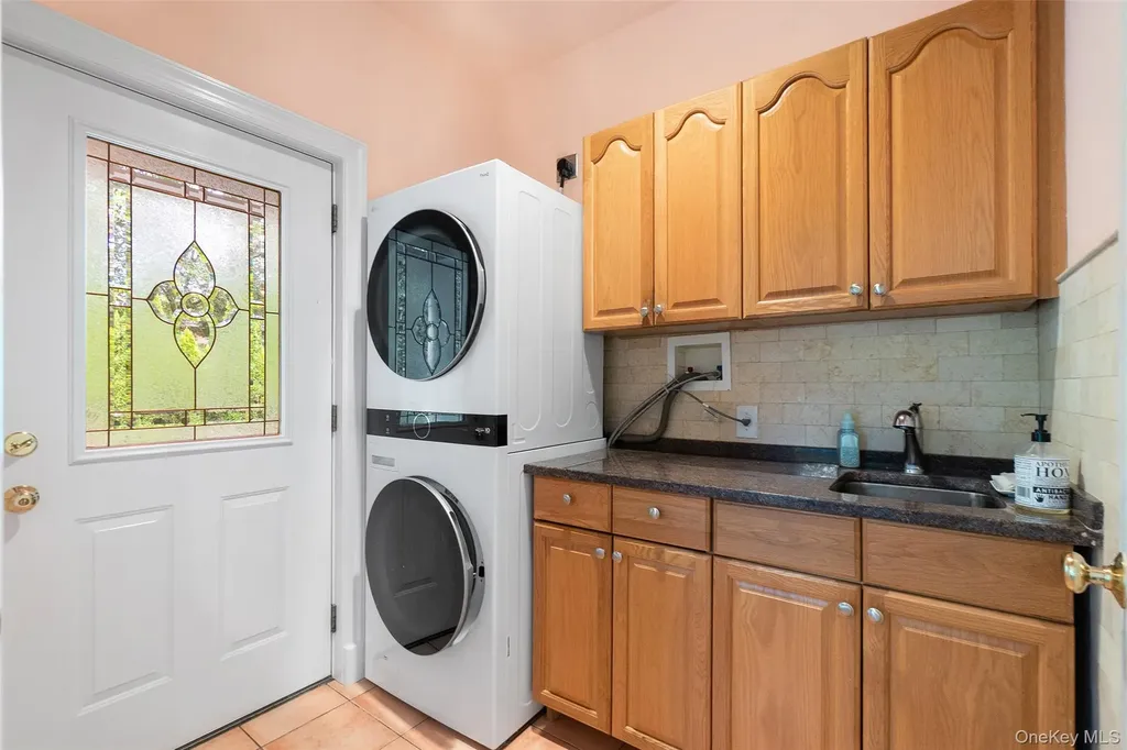 8 Crecco Place Mahopac NY 10541