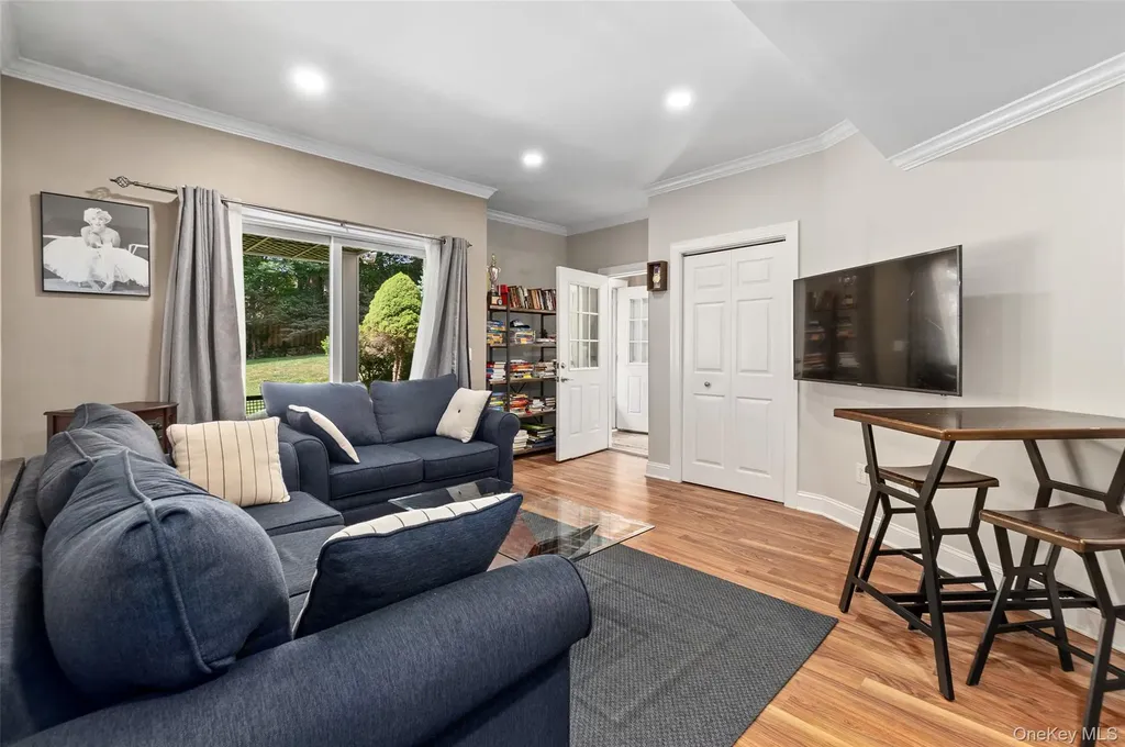 8 Crecco Place Mahopac NY 10541