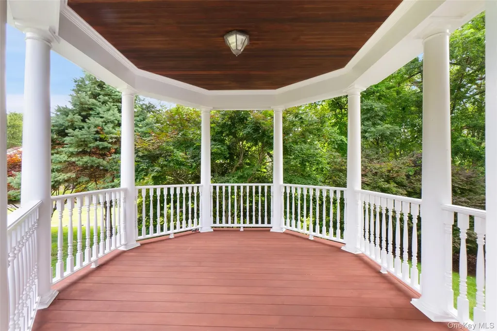 8 Crecco Place Mahopac NY 10541
