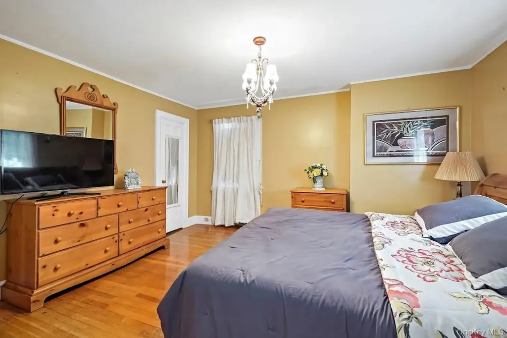 32 Parkway Circle Mount Vernon NY 10552