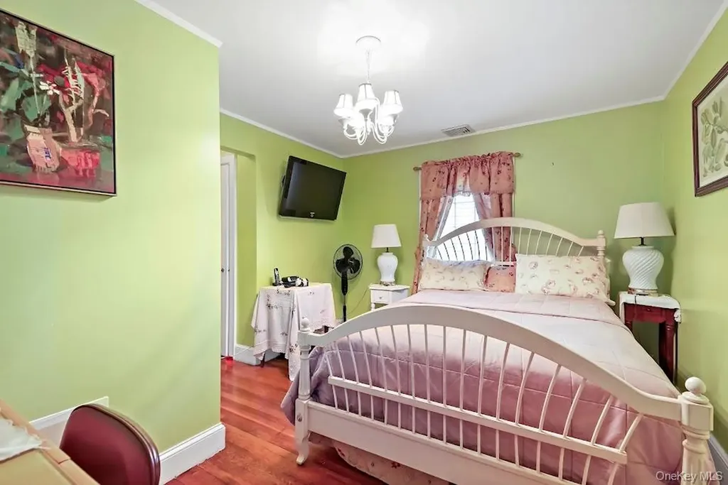 32 Parkway Circle Mount Vernon NY 10552