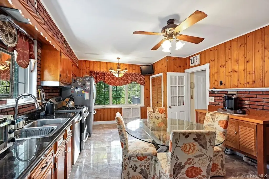 32 Parkway Circle Mount Vernon NY 10552