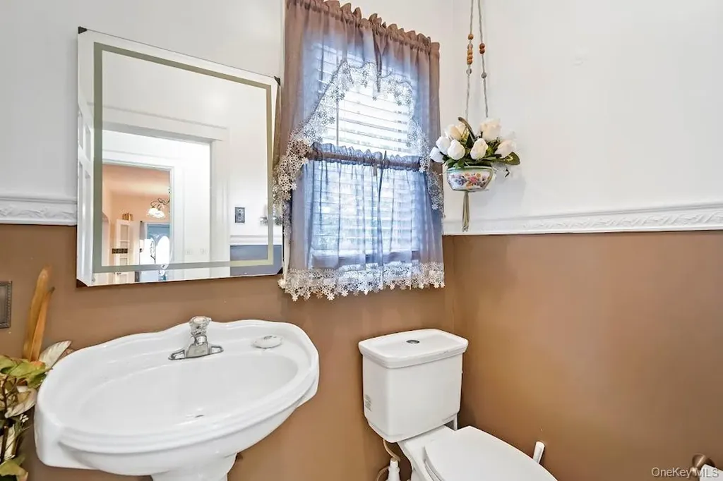 32 Parkway Circle Mount Vernon NY 10552