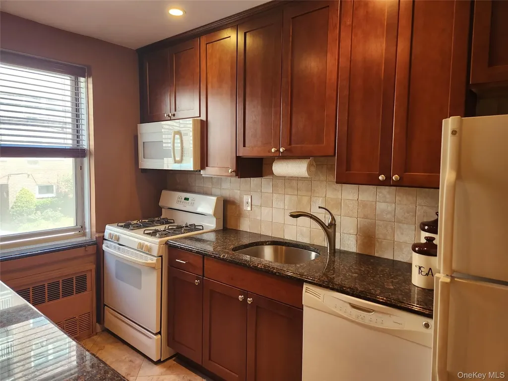 700 Shore Road Long Beach NY 11561
