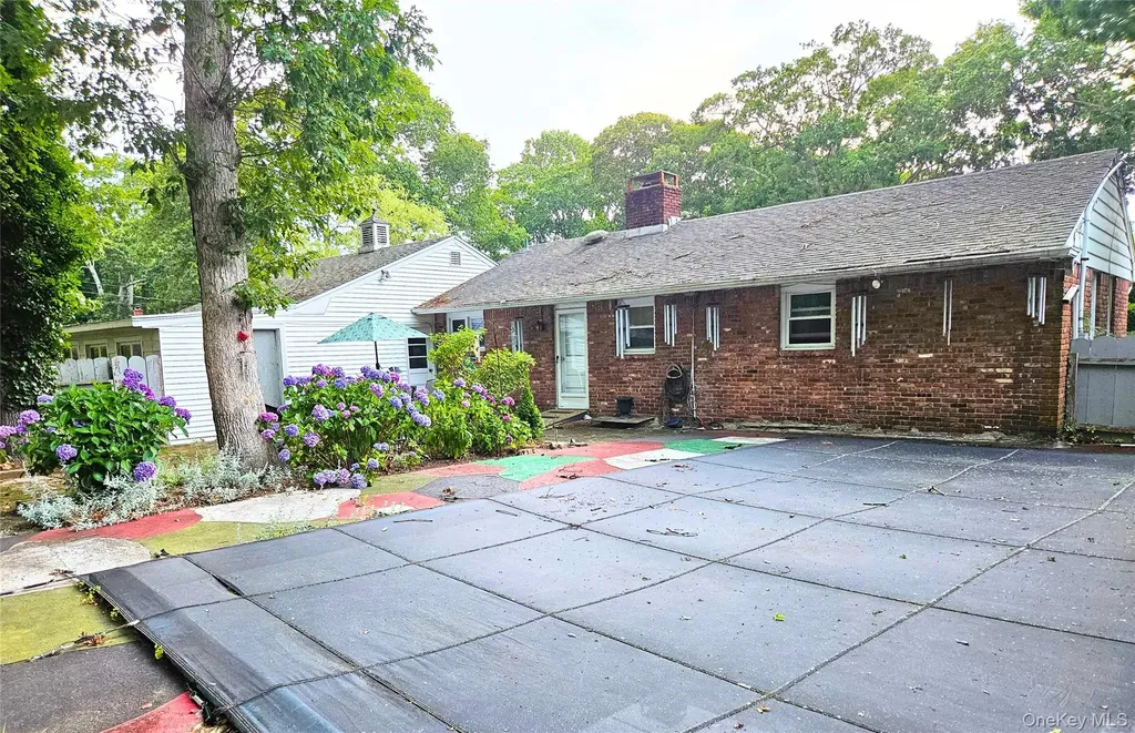 5 Leland Drive Westhampton NY 11977