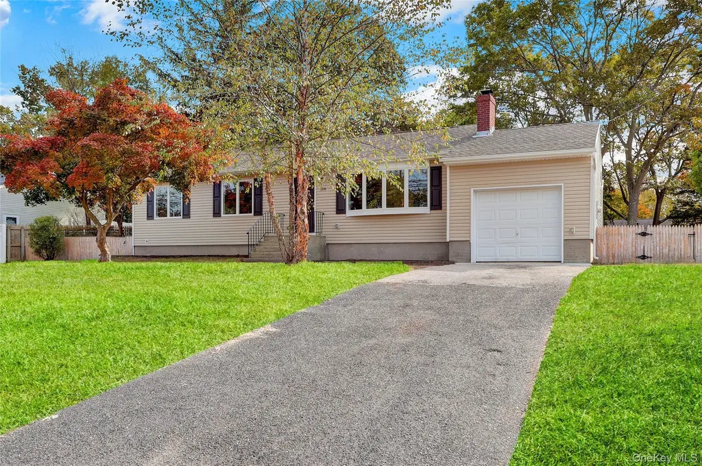 116 E Woodside Avenue Patchogue NY 11772