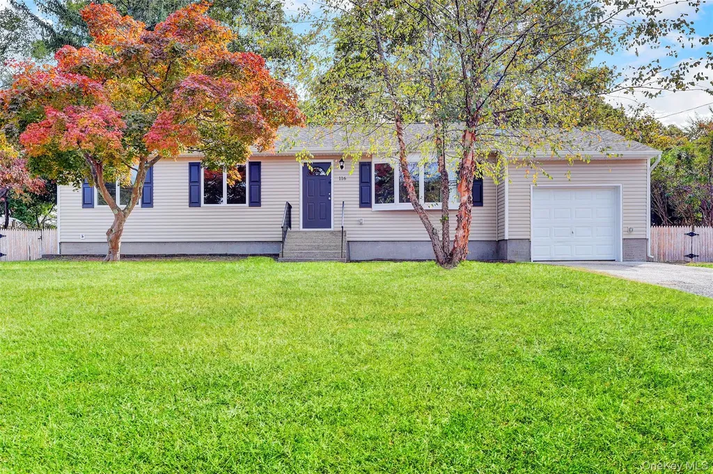 116 E Woodside Avenue Patchogue NY 11772