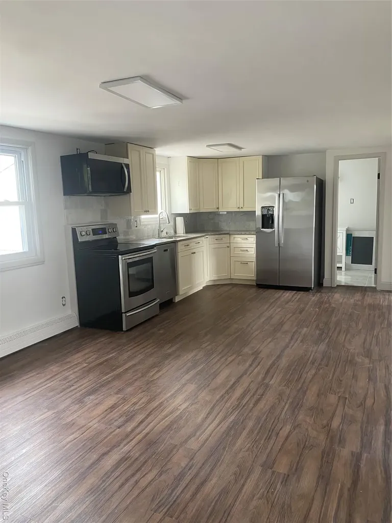 87 Saint George Drive Shirley NY 11967